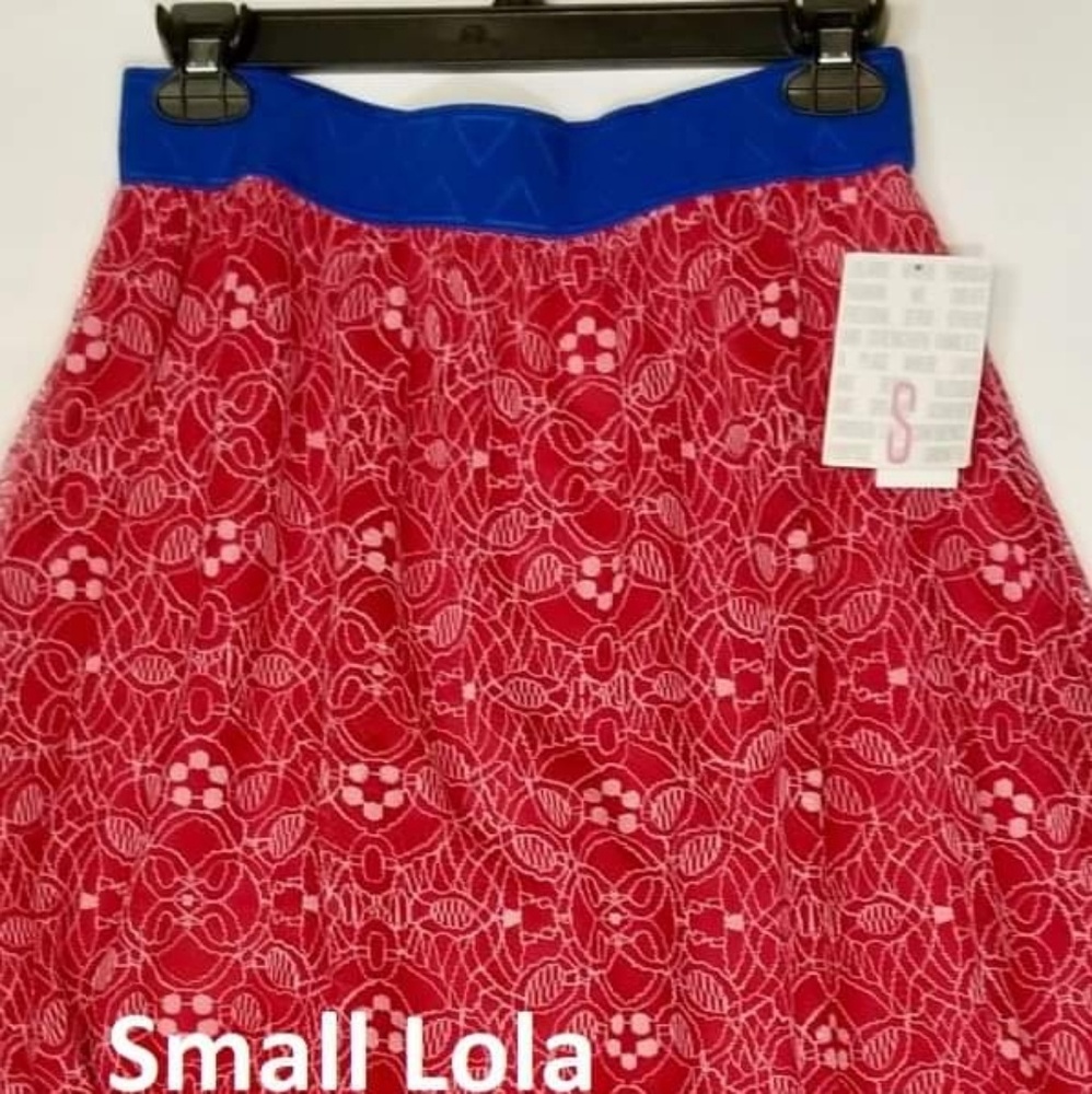 Small Lace Lularoe Lola. BNWT